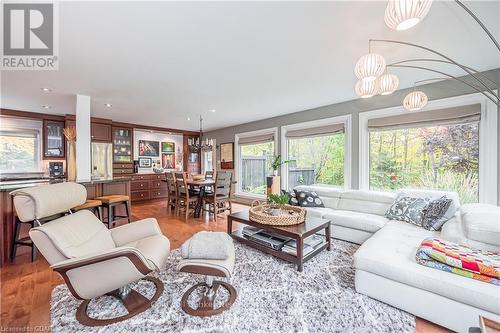 1825 Victoria Road S, Guelph (Guelph South), ON - Indoor Photo Showing Living Room