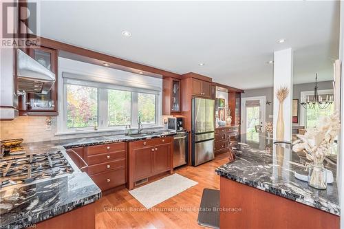 1825 Victoria Road S, Guelph (Guelph South), ON - Indoor Photo Showing Kitchen With Double Sink