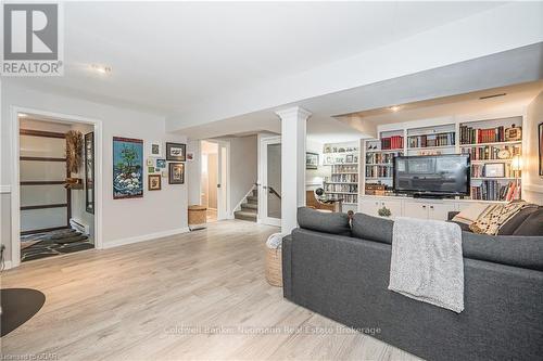 1825 Victoria Road S, Guelph (Guelph South), ON - Indoor Photo Showing Living Room