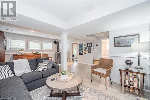 1825 Victoria Road S, Guelph (Guelph South), ON - Indoor Photo Showing Living Room