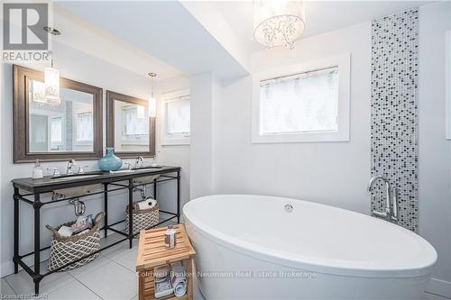 1825 Victoria Road S, Guelph (Guelph South), ON - Indoor Photo Showing Bathroom