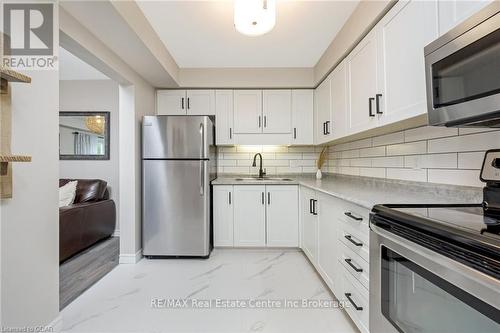 36 - 125 Sekura Crescent, Cambridge, ON - Indoor Photo Showing Kitchen