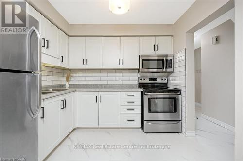 36 - 125 Sekura Crescent, Cambridge, ON - Indoor Photo Showing Kitchen