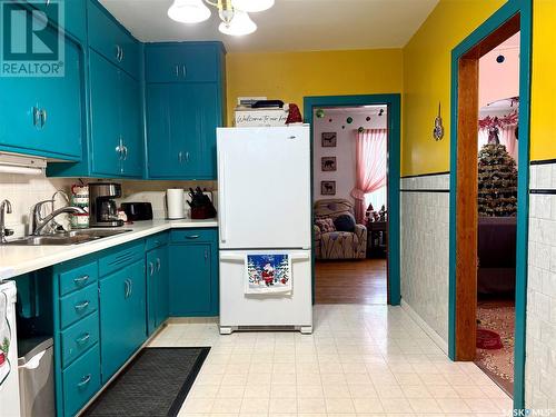 107 Carl Avenue W, Langenburg, SK - Indoor Photo Showing Kitchen With Double Sink