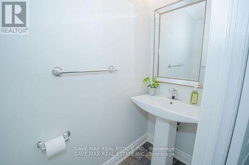 50 Islandview Way, Hamilton, ON - Indoor Photo Showing Bathroom