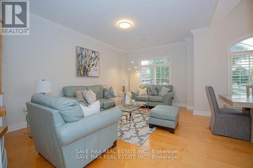 50 Islandview Way, Hamilton, ON - Indoor Photo Showing Living Room