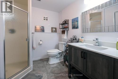 48 Nelson Street, Quinte West, ON - Indoor Photo Showing Bathroom