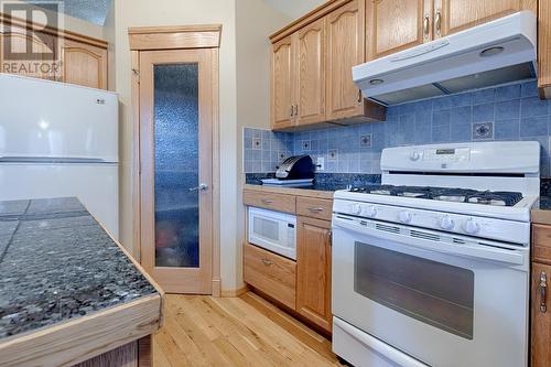 3637 Broadwater Road, Robson, BC - Indoor Photo Showing Kitchen