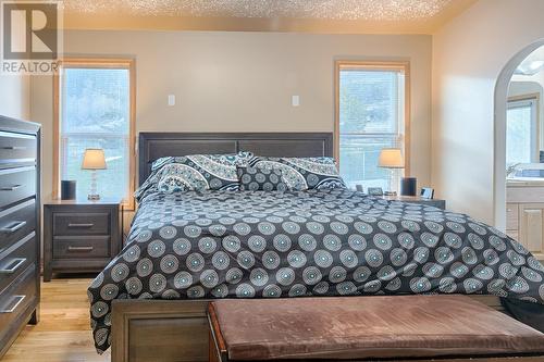 3637 Broadwater Road, Robson, BC - Indoor Photo Showing Bedroom