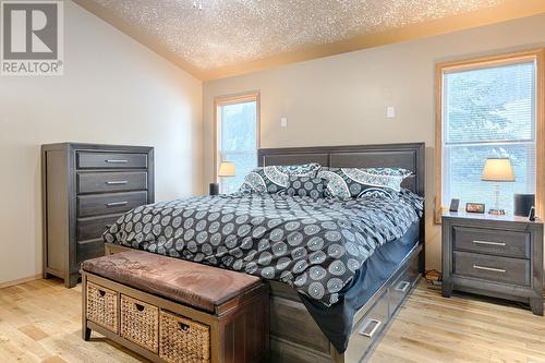 3637 Broadwater Road, Robson, BC - Indoor Photo Showing Bedroom