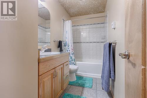 3637 Broadwater Road, Robson, BC - Indoor Photo Showing Bathroom