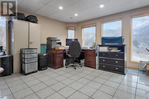 3637 Broadwater Road, Robson, BC - Indoor Photo Showing Office