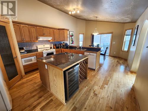 3637 Broadwater Road, Robson, BC - Indoor Photo Showing Kitchen With Double Sink