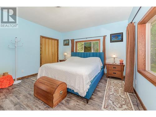 2510 Samuelson Road, Sicamous, BC - Indoor Photo Showing Bedroom