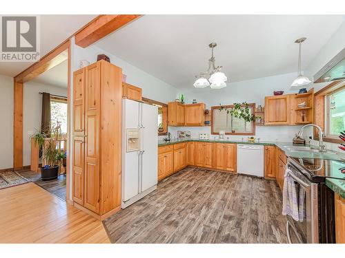 2510 Samuelson Road, Sicamous, BC - Indoor Photo Showing Kitchen