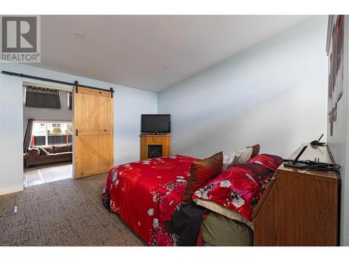 209 Thrupp Street, Kamloops, BC - Indoor Photo Showing Bedroom