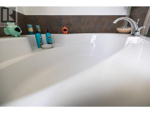 209 Thrupp Street, Kamloops, BC - Indoor Photo Showing Bathroom