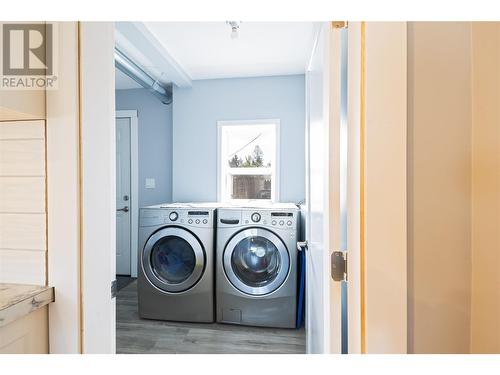 209 Thrupp Street, Kamloops, BC - Indoor Photo Showing Laundry Room