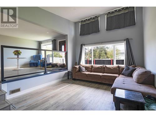 209 Thrupp Street, Kamloops, BC - Indoor Photo Showing Living Room