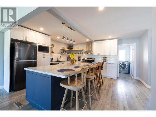 209 Thrupp Street, Kamloops, BC - Indoor Photo Showing Kitchen