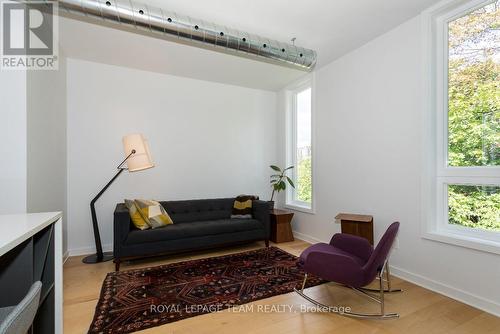 401 - 22 Perkins Street, Ottawa, ON - Indoor Photo Showing Living Room