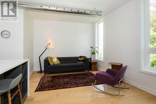 401 - 22 Perkins Street, Ottawa, ON - Indoor Photo Showing Living Room