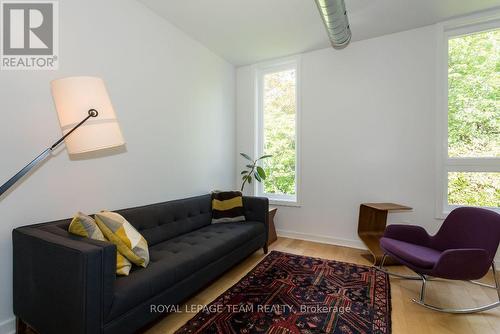 401 - 22 Perkins Street, Ottawa, ON - Indoor Photo Showing Living Room