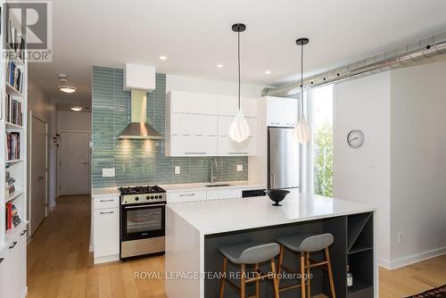 401 - 22 Perkins Street, Ottawa, ON - Indoor Photo Showing Kitchen With Upgraded Kitchen