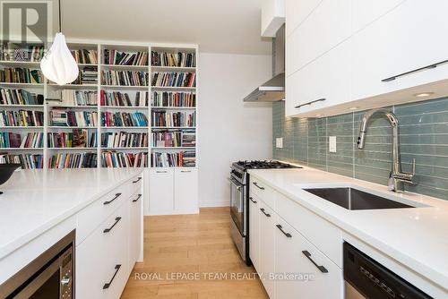 401 - 22 Perkins Street, Ottawa, ON - Indoor Photo Showing Kitchen