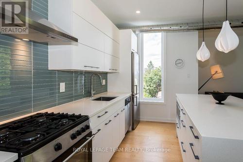 401 - 22 Perkins Street, Ottawa, ON - Indoor Photo Showing Kitchen With Upgraded Kitchen