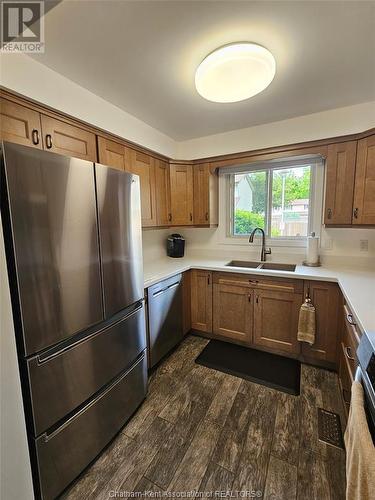 393 Baldoon Road Unit# 27, Chatham, ON - Indoor Photo Showing Kitchen With Double Sink