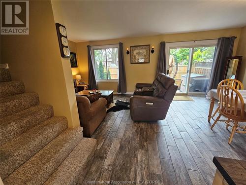 393 Baldoon Road Unit# 27, Chatham, ON - Indoor Photo Showing Living Room