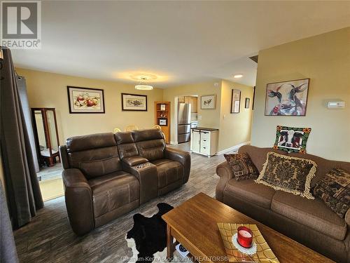 393 Baldoon Road Unit# 27, Chatham, ON - Indoor Photo Showing Living Room