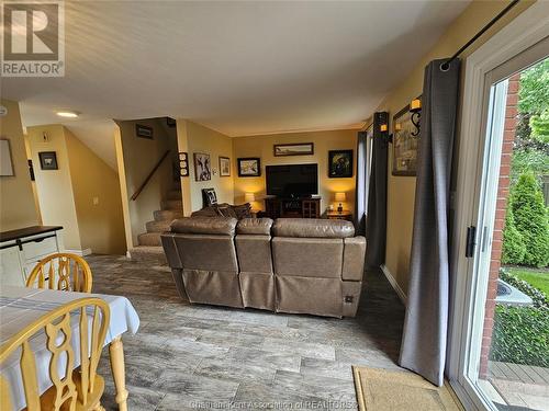 393 Baldoon Road Unit# 27, Chatham, ON - Indoor Photo Showing Living Room