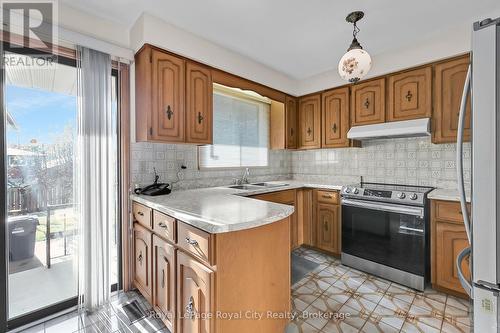 9 Blackbird Crescent, Guelph (Victoria North), ON - Indoor Photo Showing Kitchen