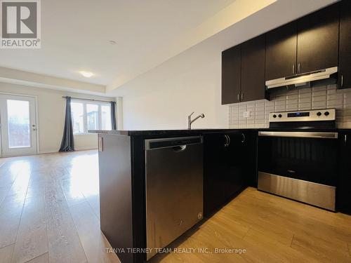 155 Danzatore Path, Oshawa, ON - Indoor Photo Showing Kitchen