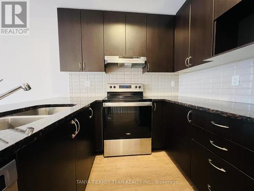 155 Danzatore Path, Oshawa, ON - Indoor Photo Showing Kitchen With Upgraded Kitchen