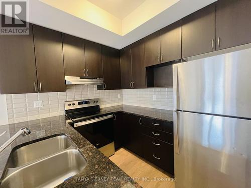 155 Danzatore Path, Oshawa, ON - Indoor Photo Showing Kitchen With Stainless Steel Kitchen With Double Sink With Upgraded Kitchen