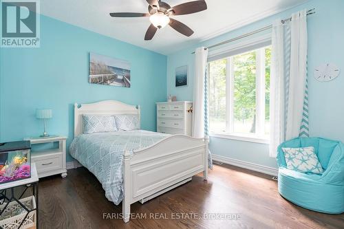 16 Boothby Crescent, Springwater, ON - Indoor Photo Showing Bedroom