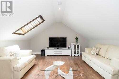 16 Boothby Crescent, Springwater, ON - Indoor Photo Showing Living Room