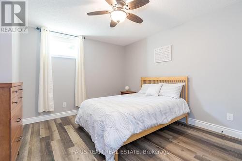 16 Boothby Crescent, Springwater, ON - Indoor Photo Showing Bedroom