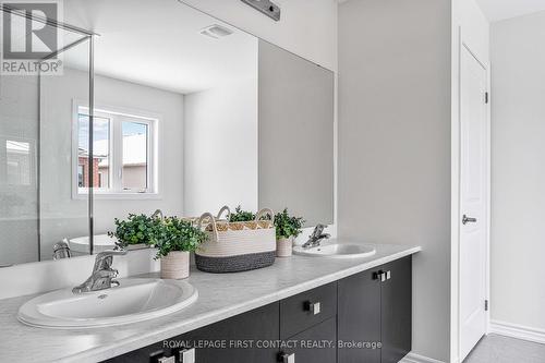 25 Durham Avenue, Barrie, ON - Indoor Photo Showing Bathroom