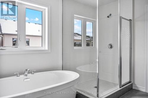 25 Durham Avenue, Barrie, ON - Indoor Photo Showing Bathroom