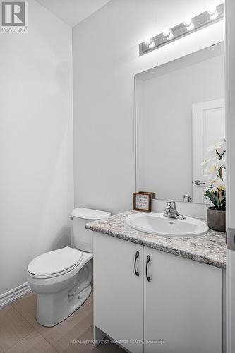 25 Durham Avenue, Barrie, ON - Indoor Photo Showing Bathroom