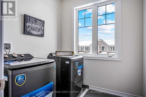 25 Durham Avenue, Barrie, ON - Indoor Photo Showing Laundry Room