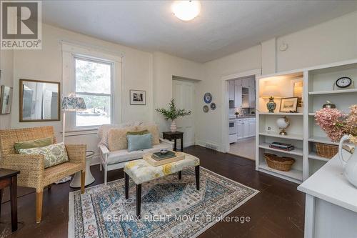 132 Jarvis Street, Orillia, ON - Indoor Photo Showing Living Room