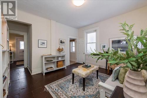 132 Jarvis Street, Orillia, ON - Indoor Photo Showing Living Room