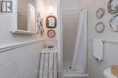 132 Jarvis Street, Orillia, ON - Indoor Photo Showing Bathroom