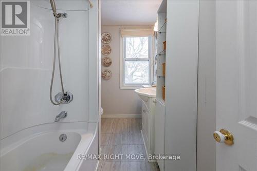 132 Jarvis Street, Orillia, ON - Indoor Photo Showing Bathroom