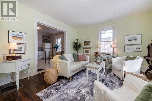 132 Jarvis Street, Orillia, ON - Indoor Photo Showing Living Room